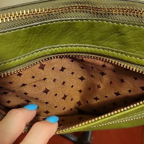 NWT: Leather Fossil Explorer Crossbody - Picture 3 of 16